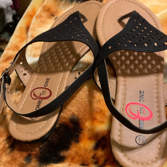 One on One - Women’s Sanders NET, never. $13 - Picture 3 of 4